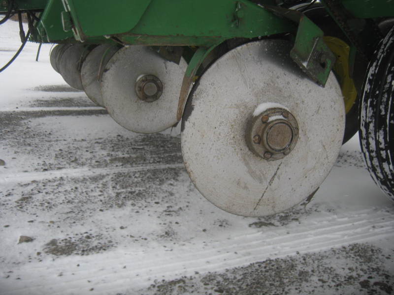 Planting Equipment  John Deere 7200 Planter Photo